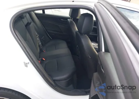 2018 Jaguar Xe 35T Premium z USA, uszkodzony, nr VIN SAJAJ4EV4JCP25583